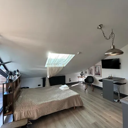 Eiffel Apartment